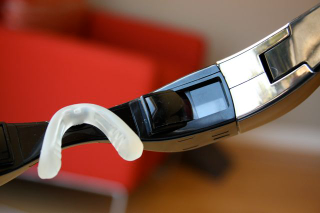 Illustration for article titled Battlemodo of Highest Res Video Goggles: Zeiss Cinemizer vs. Myvu Crystal